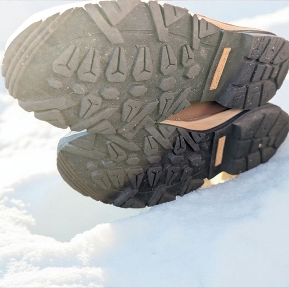 BearPaw Women's Boots with Cream Faux Fur Size 7 (EUC) - Picture 12 of 14